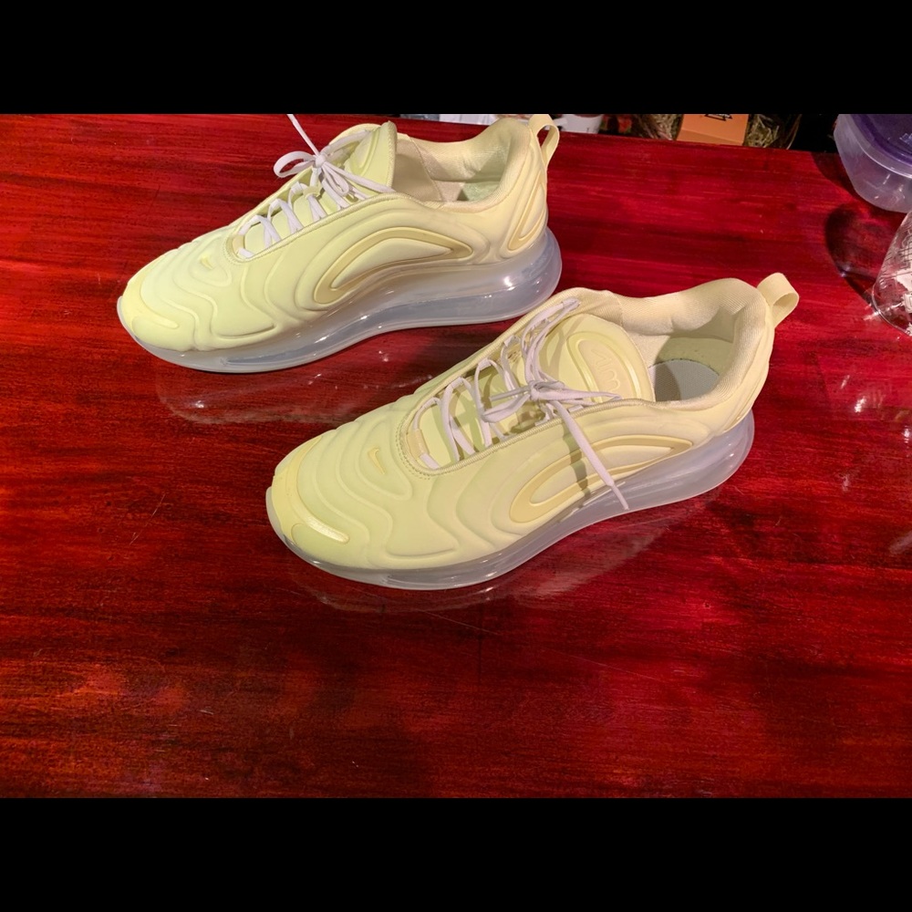 Women’s size 11.5 Nike AirMax 720 lime